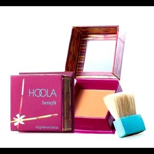 benefit HOOLA mini brush and bronzer.